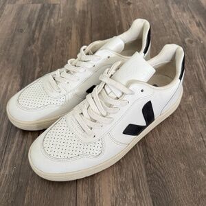 Veja V-10 white/black sneakers, NEVER WORN